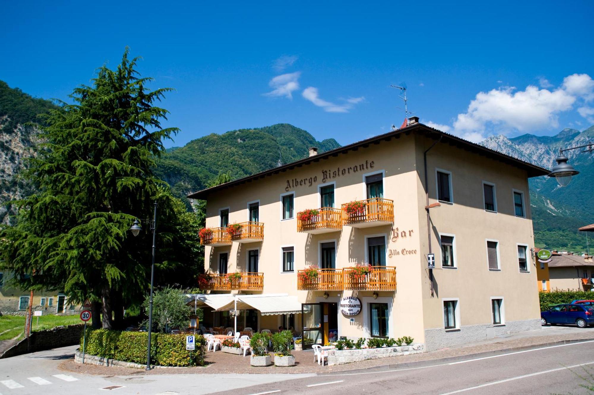 Hotel Antica Croce Tenno Exterior foto